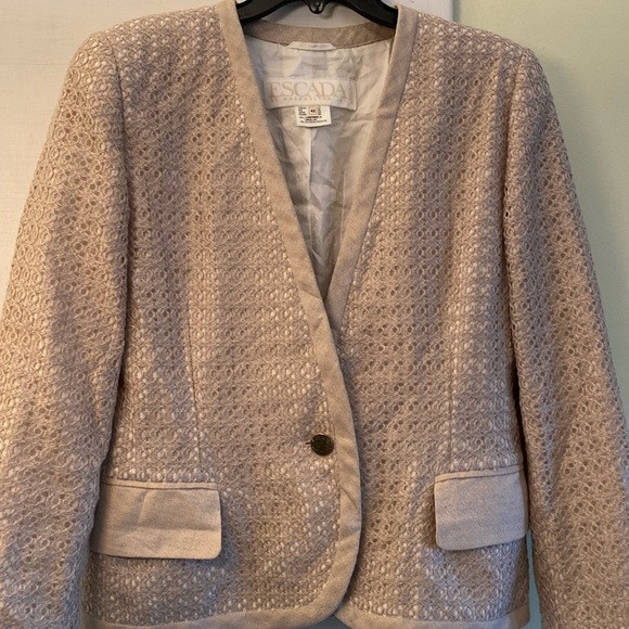 Escada Linen Stretch Logo Lining Cream Nude Gold Button Jacket Made in Germany